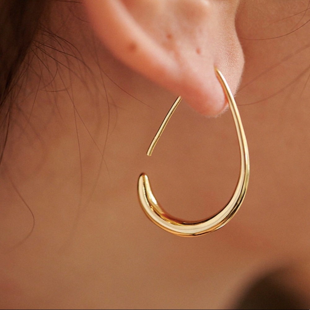 GP Dainty teardrop hoop earrings